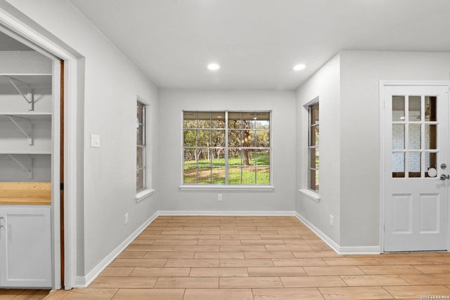 15910 NW Military HWY, Shavano Park, TX 78231