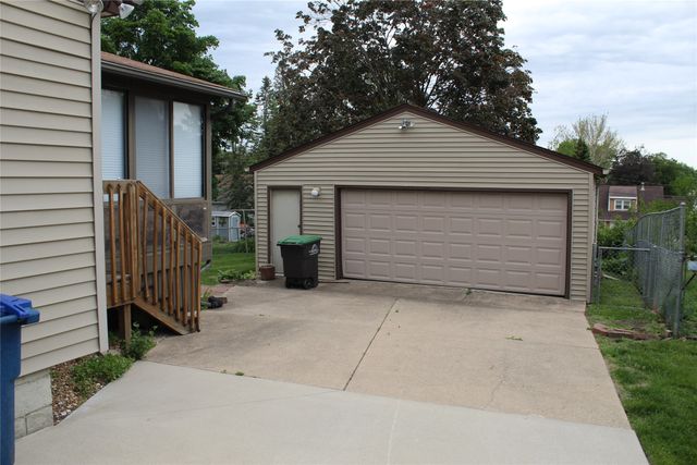 2603 E Sheridan Avenue, Des Moines, IA 50317