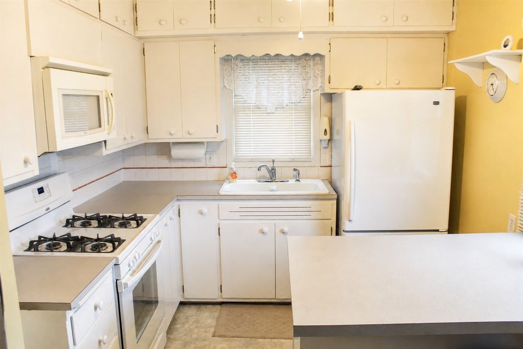 2603 E Sheridan Avenue, Des Moines, IA 50317