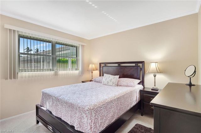 750 MOORING LINE DR 105, Naples, FL 34102