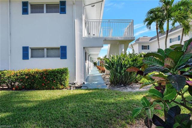 750 MOORING LINE DR 105, Naples, FL 34102