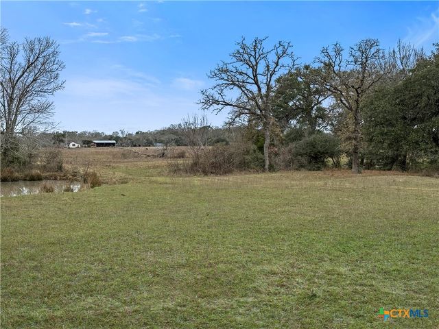 5885 Nickel Mica Road, Flatonia, TX 78941