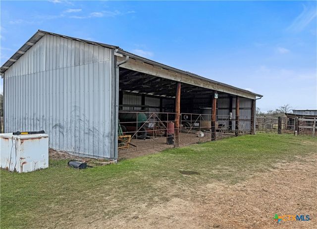 5885 Nickel Mica Road, Flatonia, TX 78941