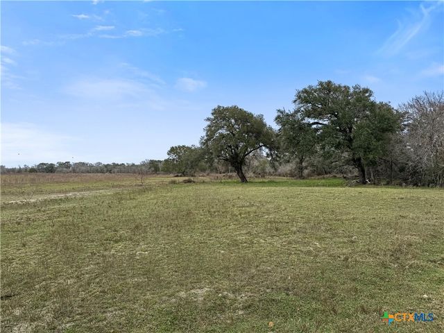 5885 Nickel Mica Road, Flatonia, TX 78941