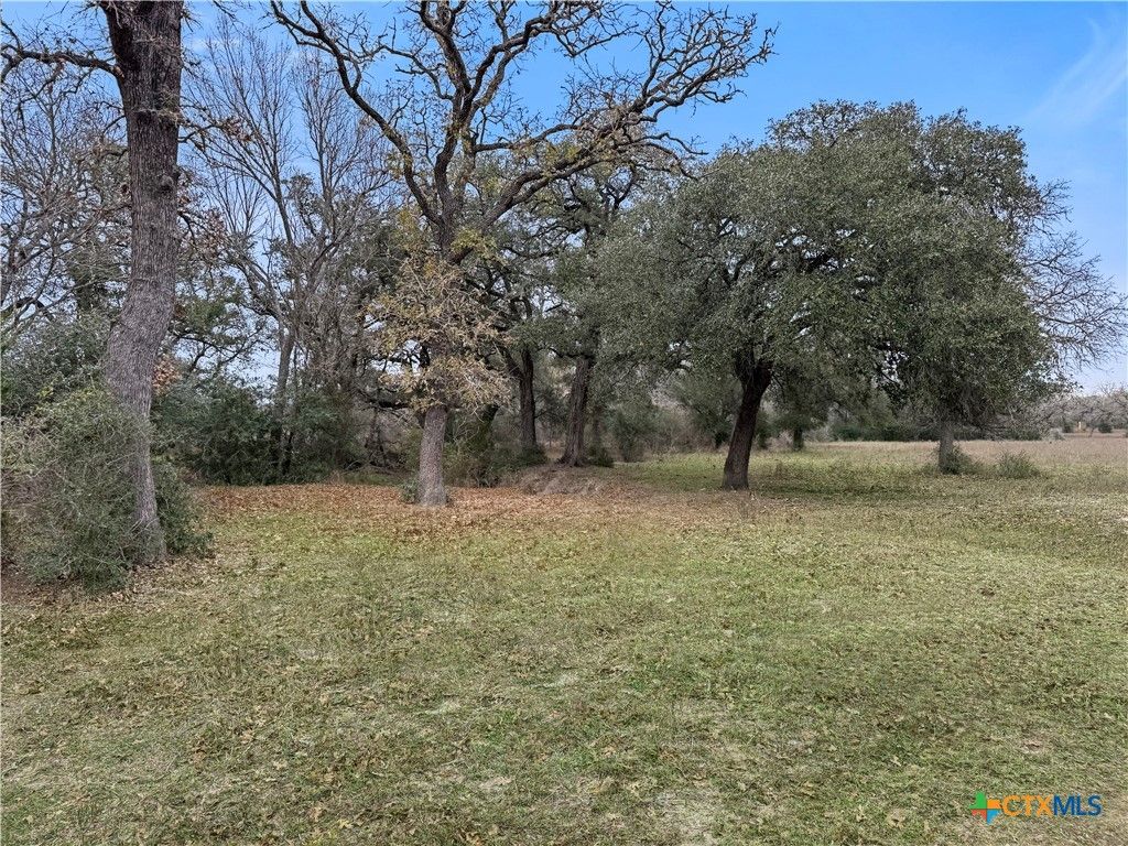 5885 Nickel Mica Road, Flatonia, TX 78941