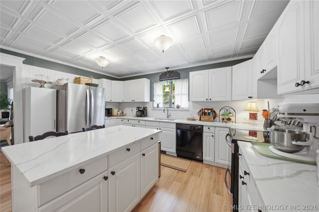 504 W 32nd Place, Sand Springs, OK 74063