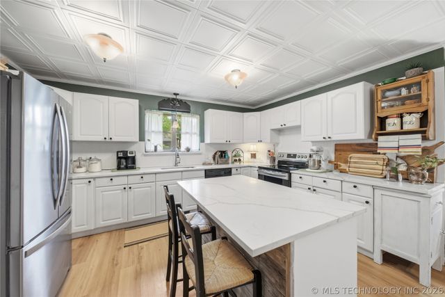 504 W 32nd Place, Sand Springs, OK 74063