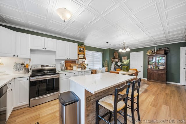 504 W 32nd Place, Sand Springs, OK 74063