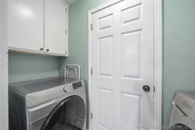 504 W 32nd Place, Sand Springs, OK 74063