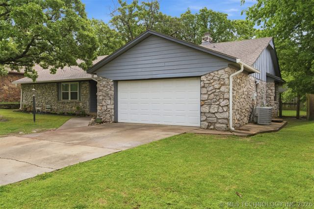 504 W 32nd Place, Sand Springs, OK 74063