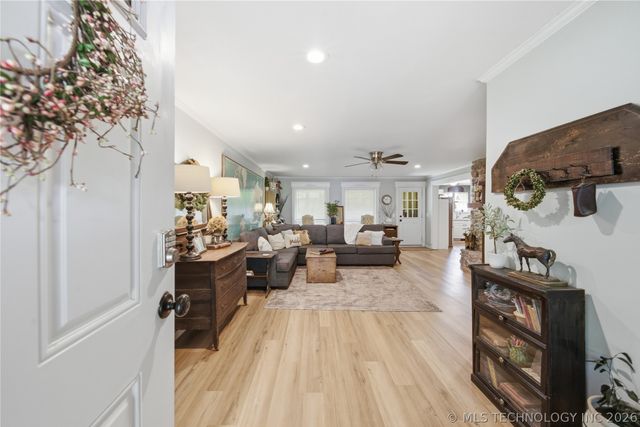 504 W 32nd Place, Sand Springs, OK 74063