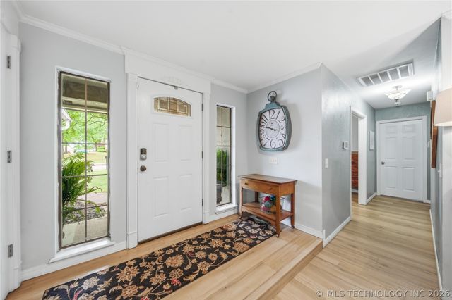 504 W 32nd Place, Sand Springs, OK 74063