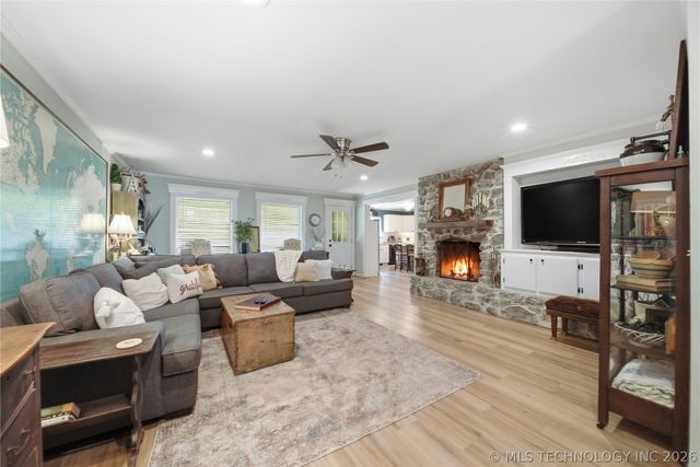 504 W 32nd Place, Sand Springs, OK 74063