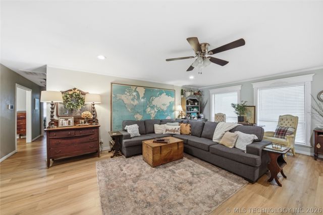 504 W 32nd Place, Sand Springs, OK 74063