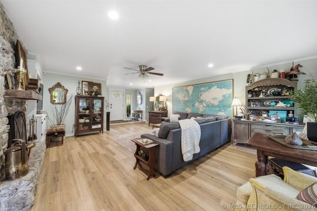 504 W 32nd Place, Sand Springs, OK 74063