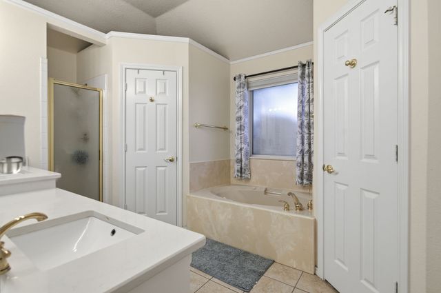 729 Bent Tree Court, Hurst, TX 76054