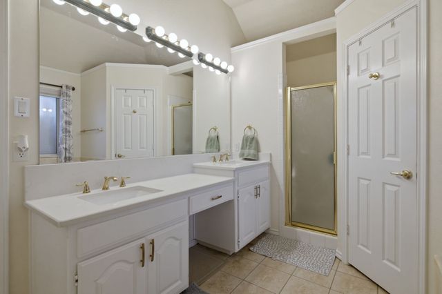 729 Bent Tree Court, Hurst, TX 76054