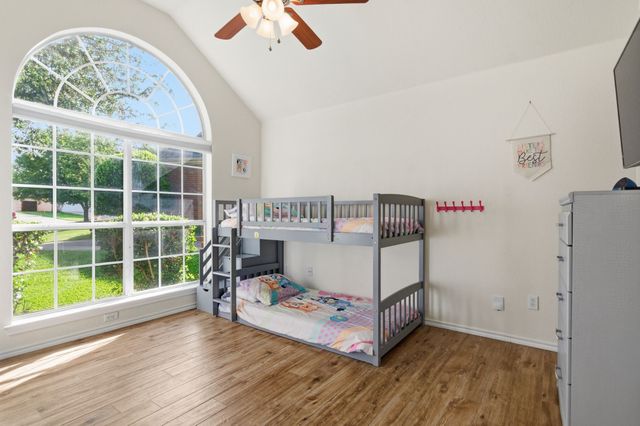 729 Bent Tree Court, Hurst, TX 76054