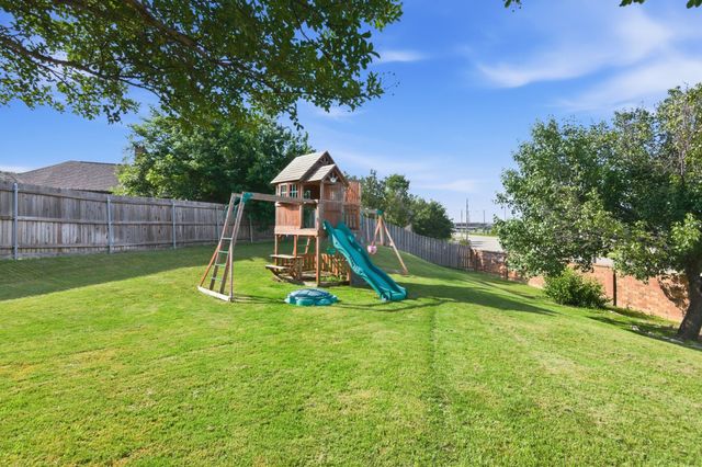 729 Bent Tree Court, Hurst, TX 76054