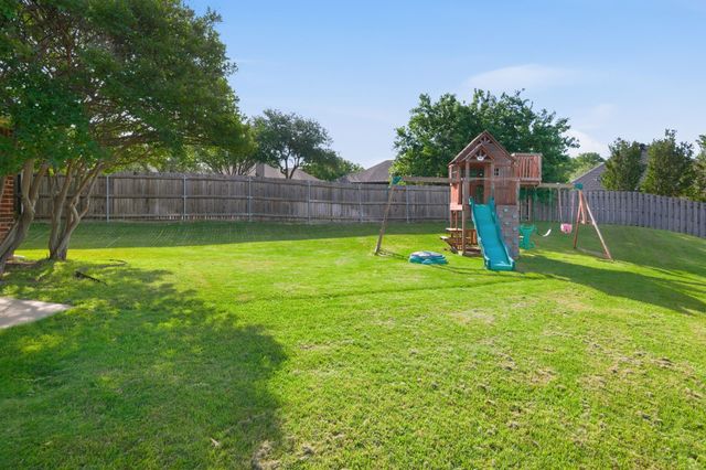 729 Bent Tree Court, Hurst, TX 76054