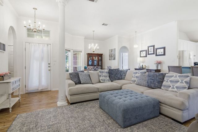 729 Bent Tree Court, Hurst, TX 76054