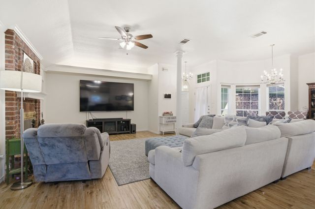 729 Bent Tree Court, Hurst, TX 76054