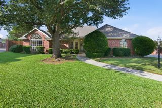 729 Bent Tree Court, Hurst, TX 76054