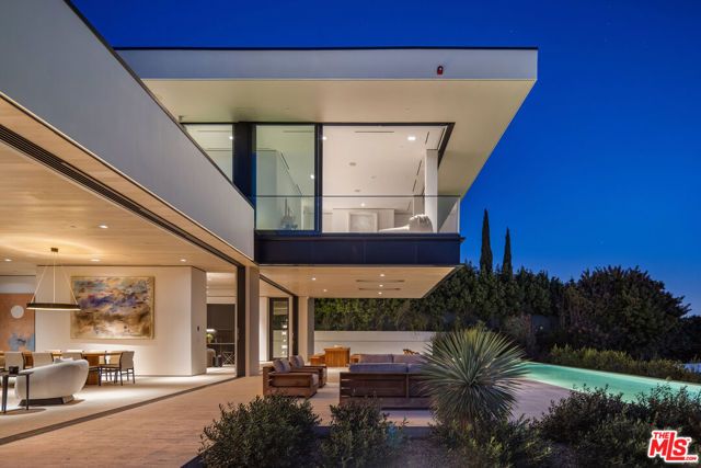 1210 Laurel Way, Beverly Hills, CA 90210