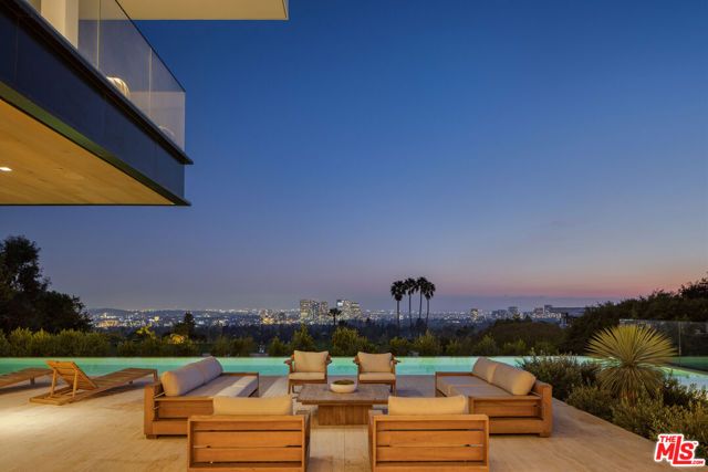 1210 Laurel Way, Beverly Hills, CA 90210