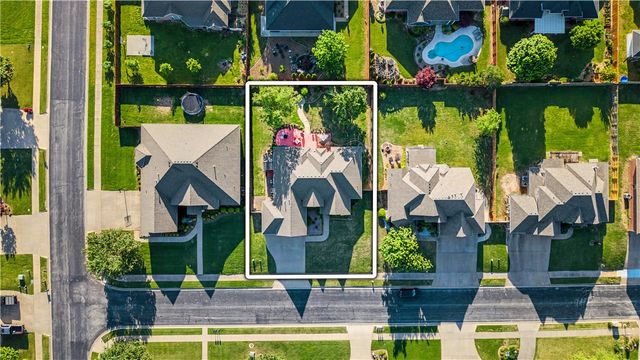 1218 NE Waverly Way, Bentonville, AR 72712
