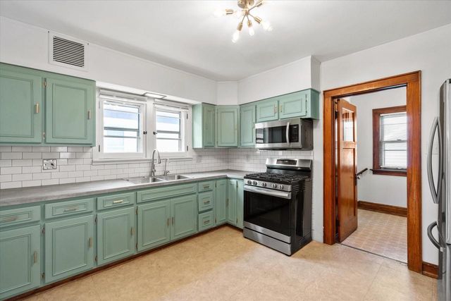 3909 N 25th STREET, Milwaukee, WI 53206