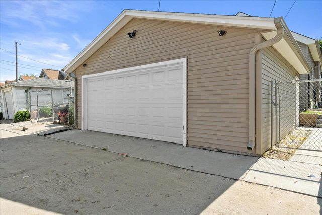 3909 N 25th STREET, Milwaukee, WI 53206