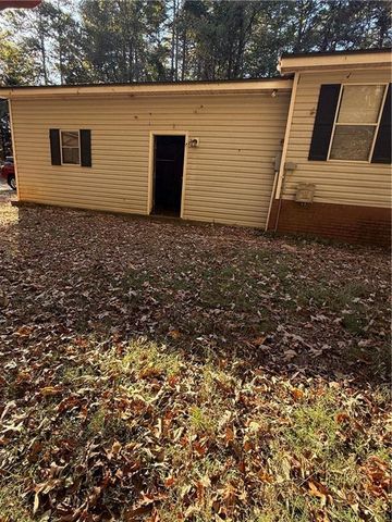 67 Forest Lake Circle Road, Pendergrass, GA 30567