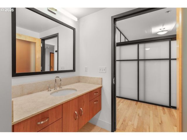 333 Nw 9TH Ave 906, Portland, OR 97209