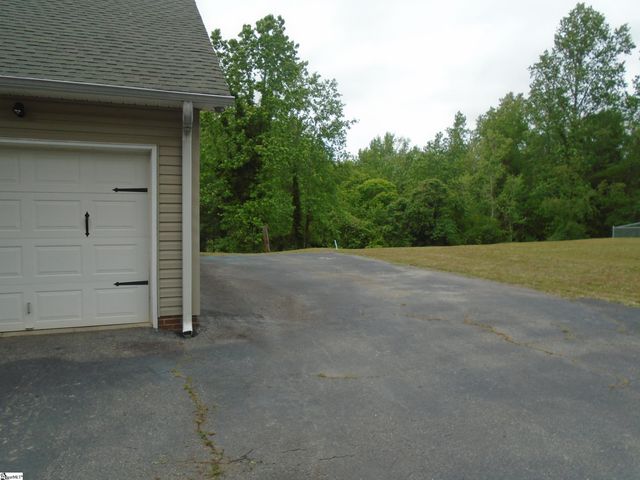 501 Caldwell Street, Campobello, SC 29322