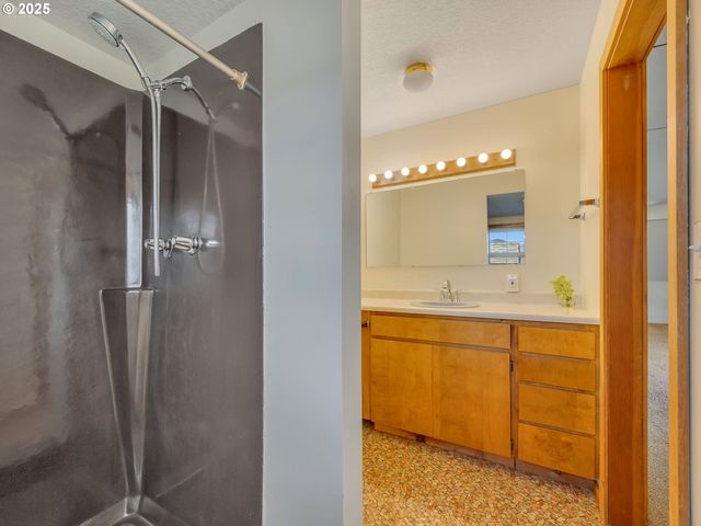 37555 Hauger Mountain Ln, Seaside, OR 97138