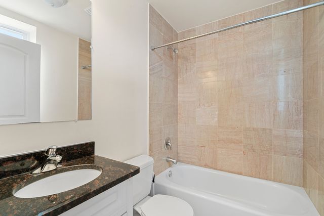 1432 N Maplewood Avenue 304, Chicago, IL 60622