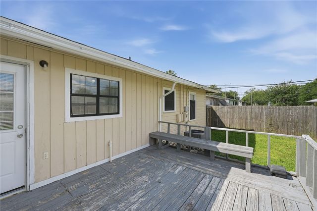 1113 Hazel Dr, Corpus Christi, TX 78412