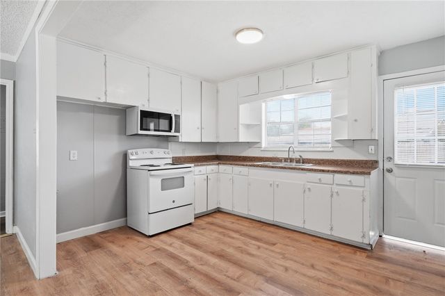 1113 Hazel Dr, Corpus Christi, TX 78412