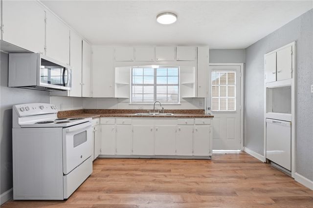 1113 Hazel Dr, Corpus Christi, TX 78412