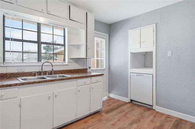 1113 Hazel Dr, Corpus Christi, TX 78412