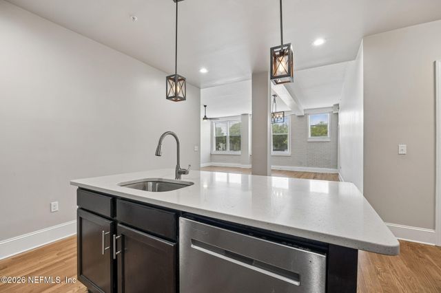 2525 COLLEGE Street 2102, Jacksonville, FL 32204