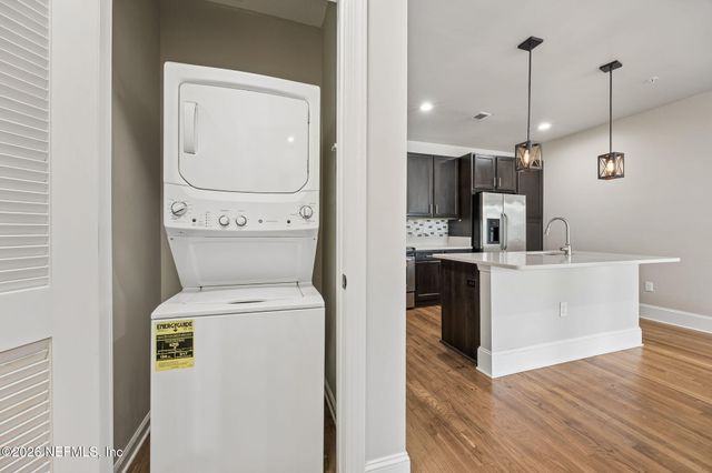 2525 COLLEGE Street 2102, Jacksonville, FL 32204