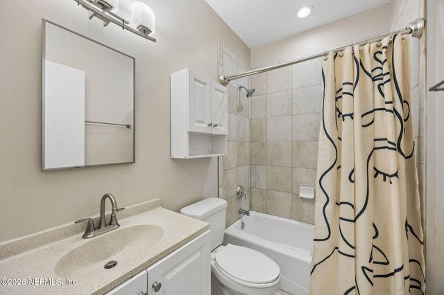 2525 COLLEGE Street 2102, Jacksonville, FL 32204