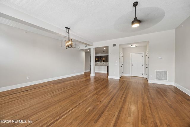 2525 COLLEGE Street 2102, Jacksonville, FL 32204