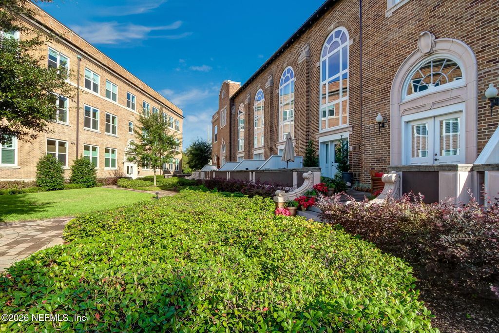 2525 COLLEGE Street 2102, Jacksonville, FL 32204
