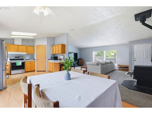 1283 Ne 17TH Ave, Hillsboro, OR 97124