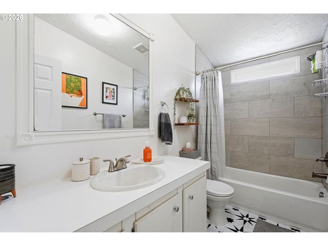 1283 Ne 17TH Ave, Hillsboro, OR 97124