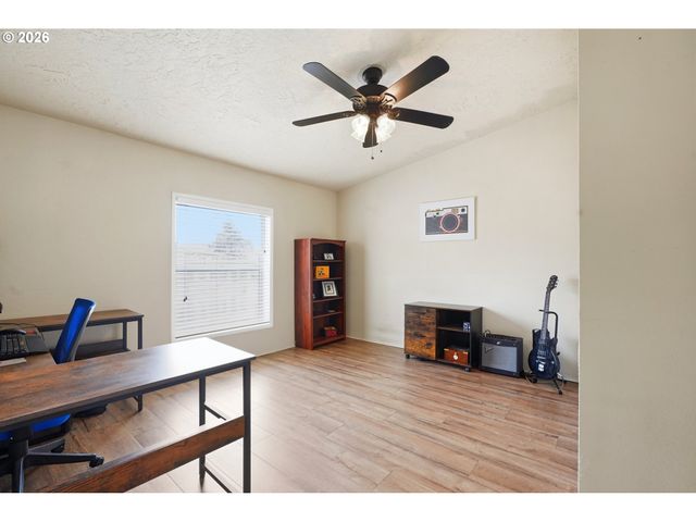 1283 Ne 17TH Ave, Hillsboro, OR 97124