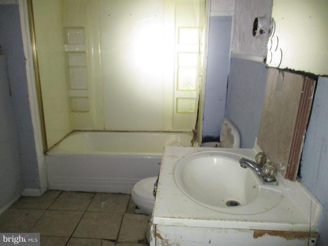 1411 BRADLEY AVE, Camden, NJ 08103